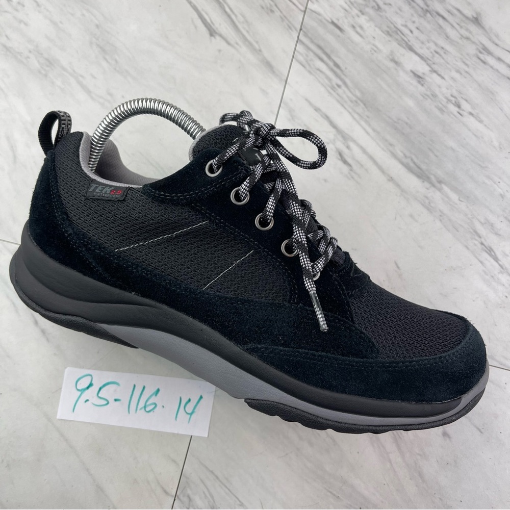 •LL Bean women’s 9.5 M Tek2.5 waterproof 200 gram insulated black sneaker shoe